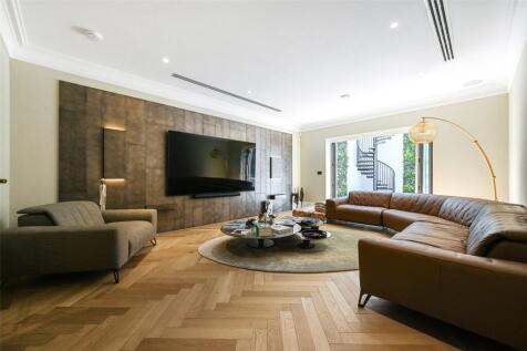 Elizabeth Grove, Bushey, WD23