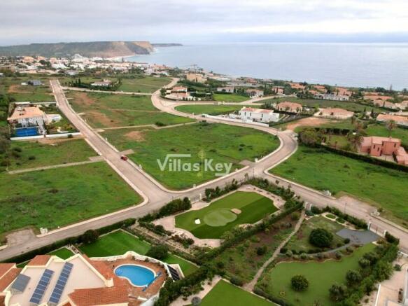 Plot with sea view for a house construction for sale in Luz