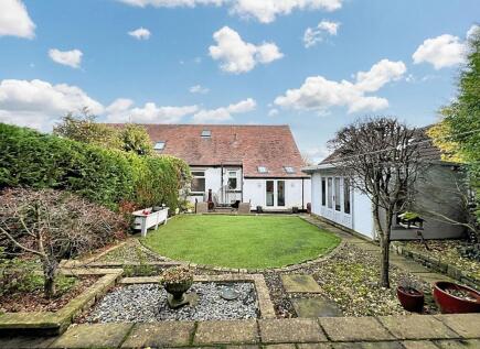 Balmoral Avenue, Huddersfield, HD4