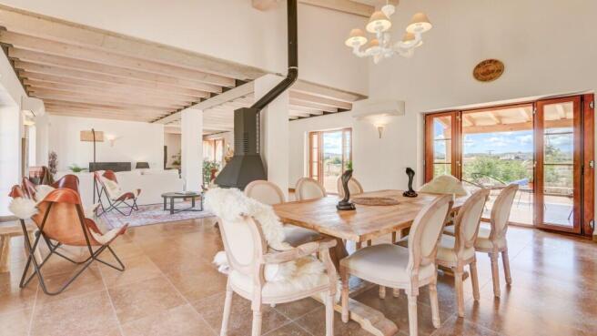 Dining room onto ter