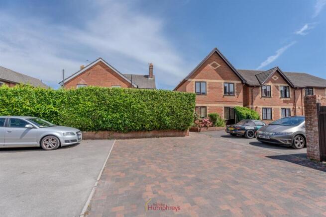 Robins Court-02.jpg
