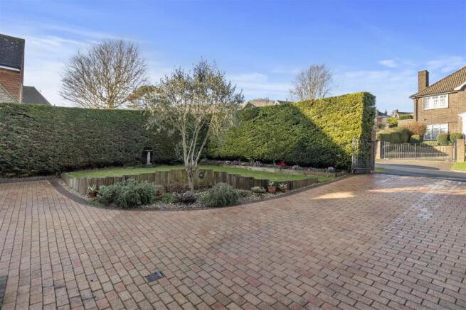 driveway.jpg