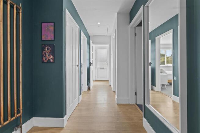 entrance hall #2.jpg