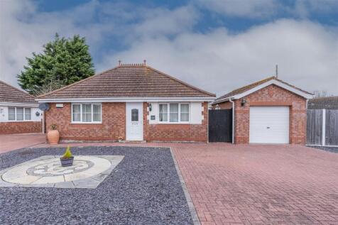 Summer Court, Towyn, LL22