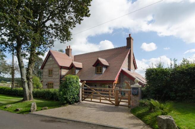 HollyCottage_02.jpg