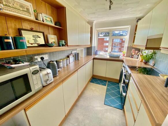 kitchen 1.jpg