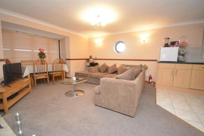 carsington crescent 162 lounge dining.JPG