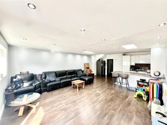 Kitchen/ Living Room