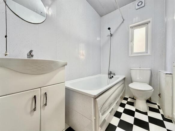 Family Bathroom/ WC