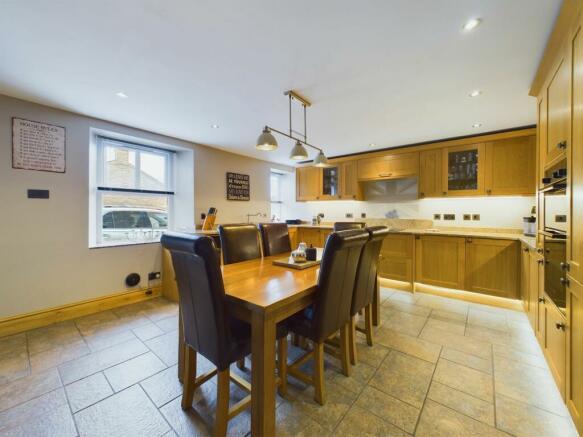 Kitchen/ dining room