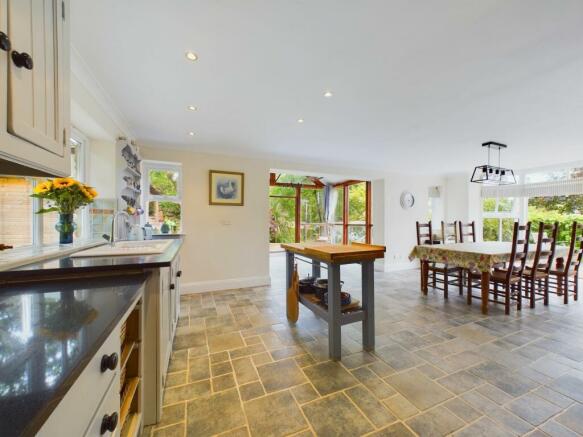 Kitchen/ Dining Room