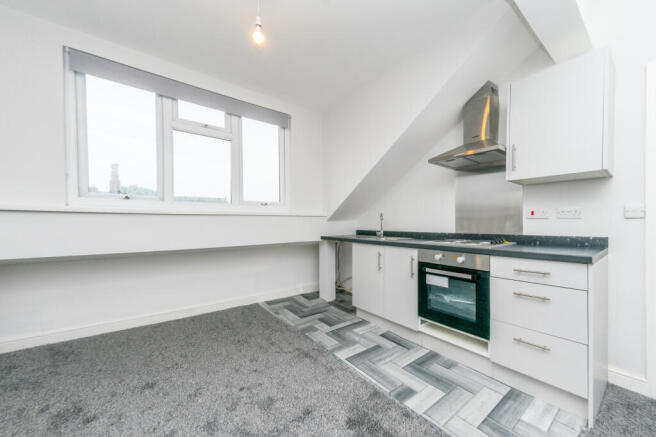 FLAT 3- 22 TRENTHAM GROVE BEESTON LEEDS LS11 6HT