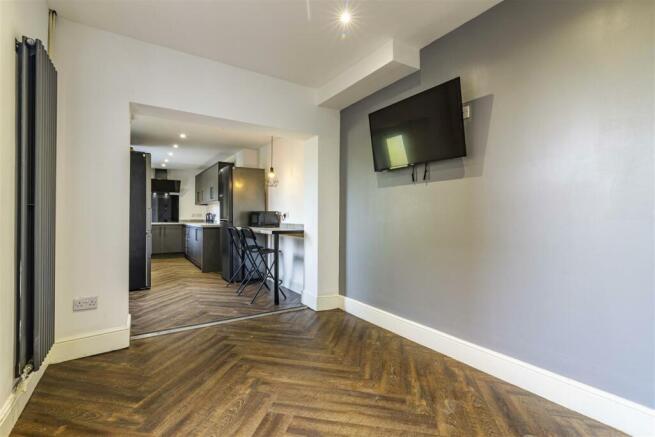 Lounge/ Kitchen