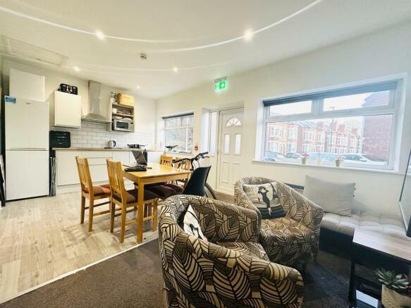 Open plan living/kitchen