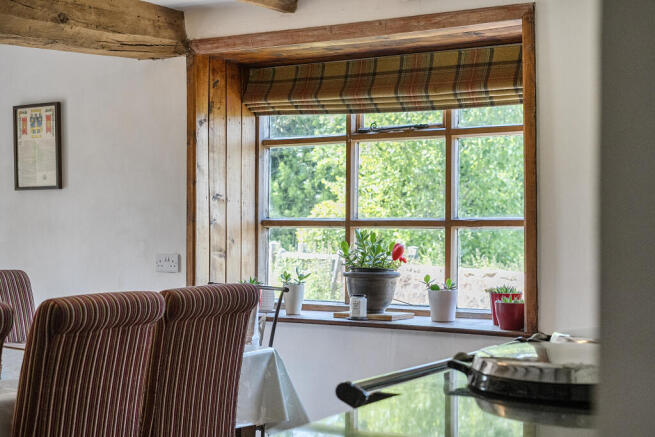 1299266-21-684888ecb03e8