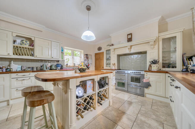 -68f2213768ec3-l-1369249-9-68f12b441d27c