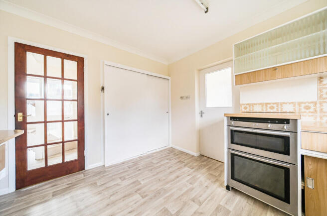 -68f7a54026201-l-1371789-1-68f67dd330282-ARW