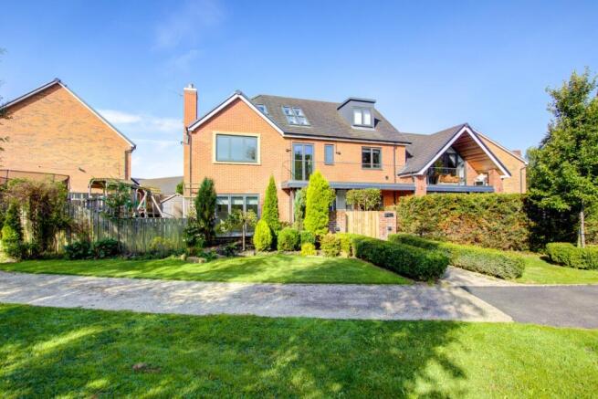 14 Eden Walk