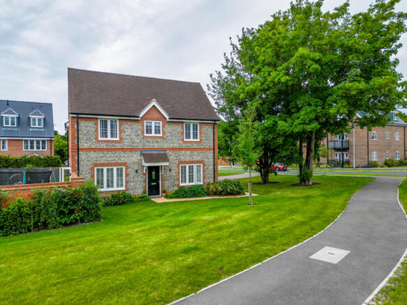 Legion Field Crescent, Tring,  HP23
