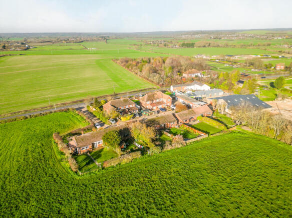 Icknield Way Farm Cottages, Tring Road, Dunstable