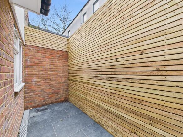 CAM03519G0-PR0415...