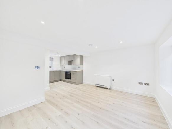 CAM04693G0-PR0032...