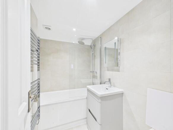 CAM04693G0-PR0032...