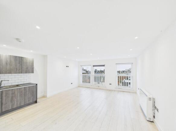 CAM04693G0-PR0036...