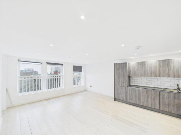 CAM04693G0-PR0037...