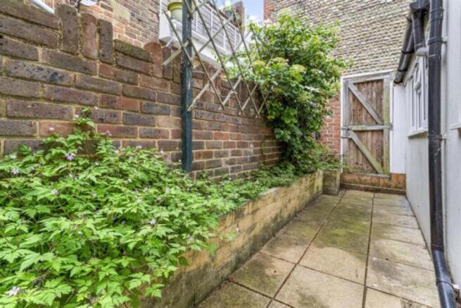 223763_33937383_I...