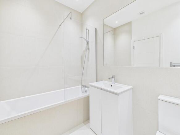 CAM04938G0-PR0318...