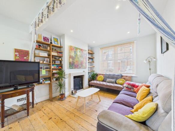 CAM04693G0-PR0082...