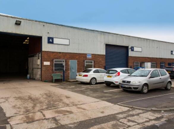 Linnyshaw - External