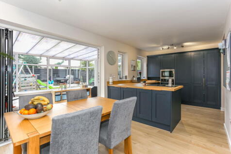 Mitton Avenue, Rossendale, BB4 8UR