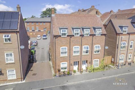Larch Close, Nuneaton, CV10