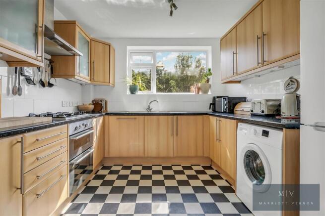 Flat 4 Linkfield Court MV-7.jpg
