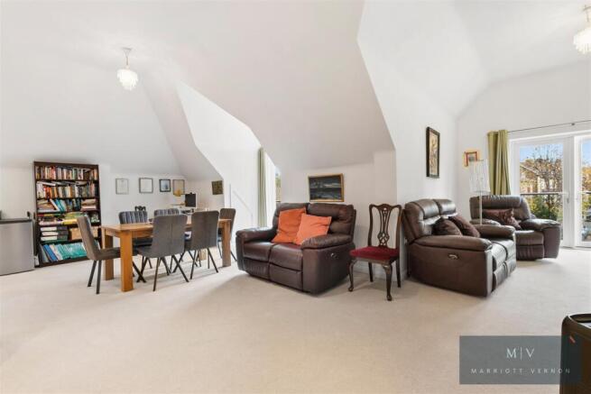 Flat 14, Eva Court MV-5.jpg