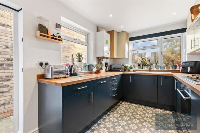 Edward Road? 8 MV-2.jpg