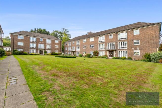 F 42 Lynden Hyrst MV-11.jpg