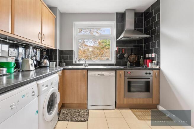 F 42 Lynden Hyrst MV-5.jpg