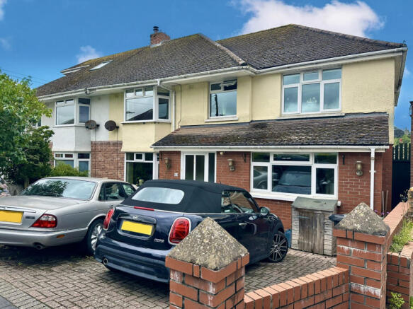 6 Bedroom Semi Detached for Sale