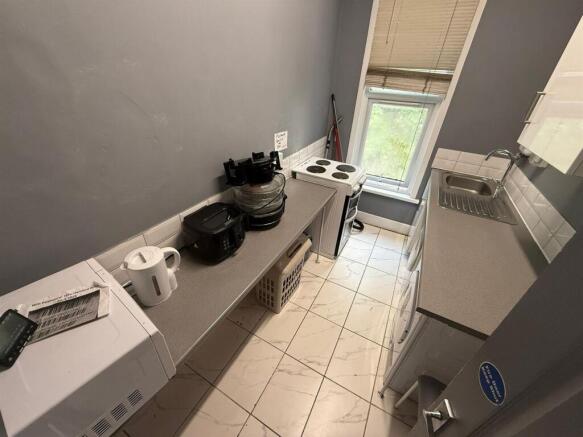 Communal Kitchen [1].jpg