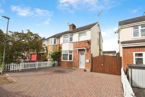 Baddow Hall Crescent, Great Baddow, CHELMSFORD