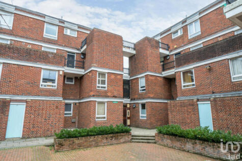 Wallis Close, London, SW11