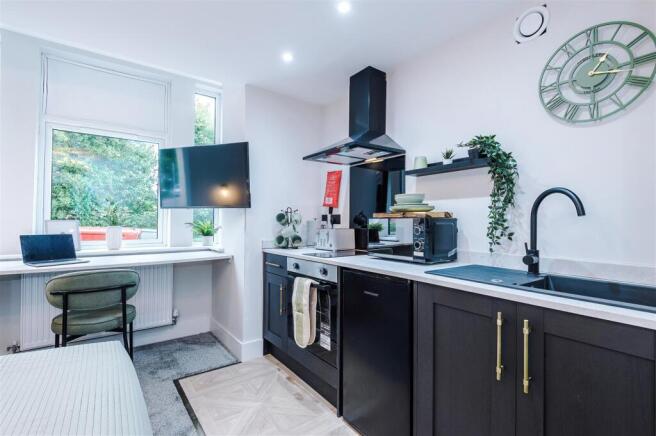 459RochdaleOldRoad-HMO-106.JPG