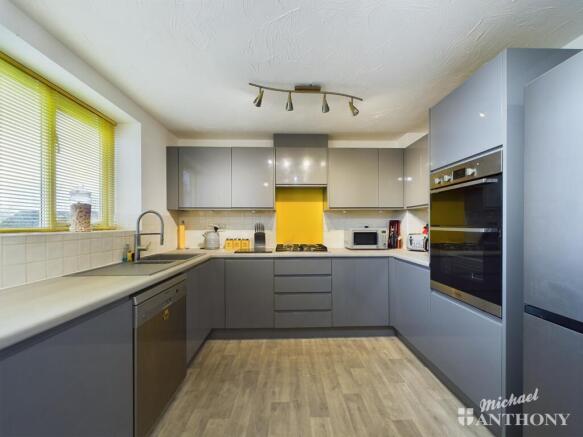 CAM02773G0-PR0219-STILL005