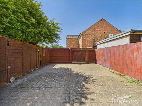 CAM02773G0-PR0298-STILL007