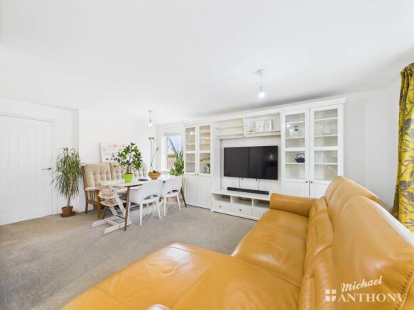 CAM02773G0-PR0334-STILL011