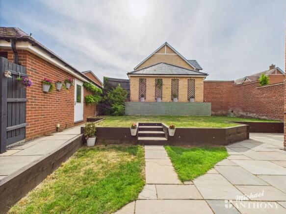 CAM02773G0-PR0315-STILL001-thumbnail-h750-70