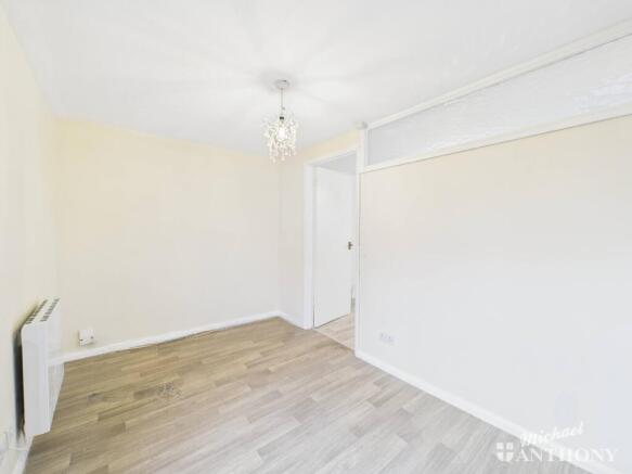 CAM02773G0-PR0372-STILL004